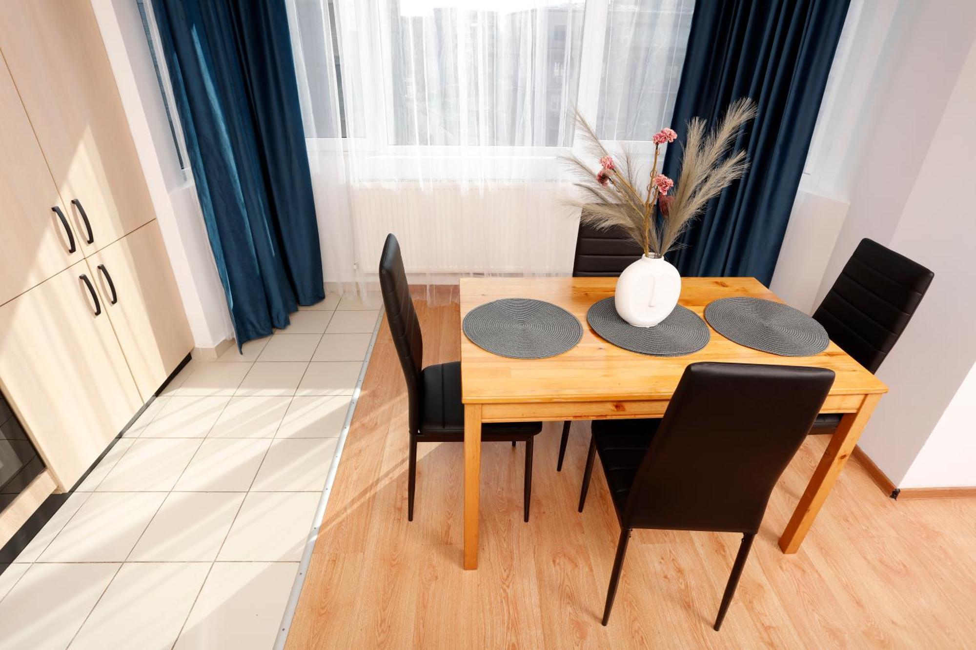 Enchanting Retreat - Historic Old Town - Pet-Friendly Haven - Steps From Unirii Bucureşti Ngoại thất bức ảnh