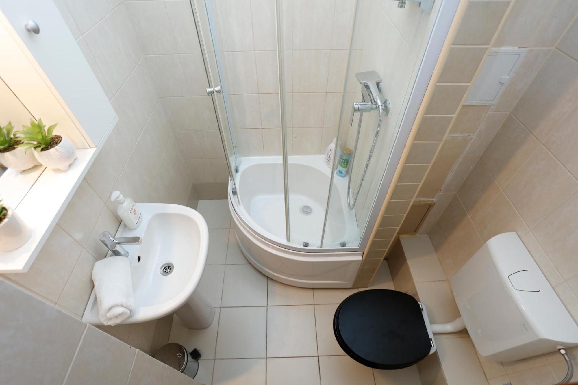 Enchanting Retreat - Historic Old Town - Pet-Friendly Haven - Steps From Unirii Bucureşti Ngoại thất bức ảnh