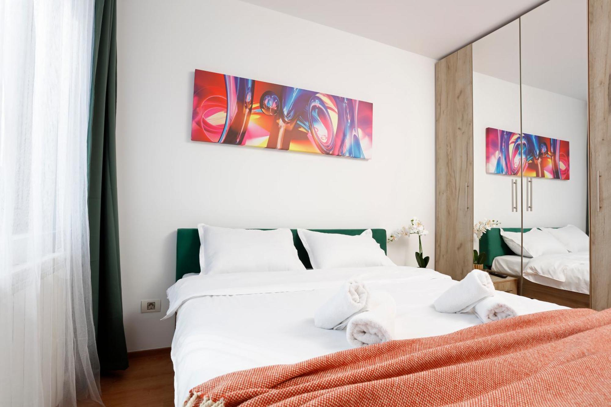 Enchanting Retreat - Historic Old Town - Pet-Friendly Haven - Steps From Unirii Bucureşti Ngoại thất bức ảnh